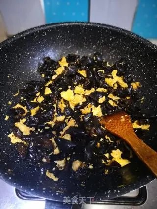 木耳炒鸡蛋