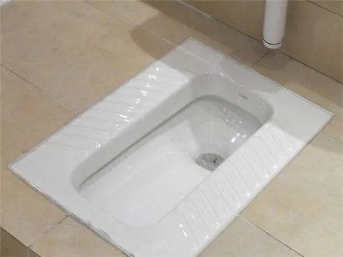 蹲便器冲水箱选择多大尺寸合适 蹲便器有几种类型