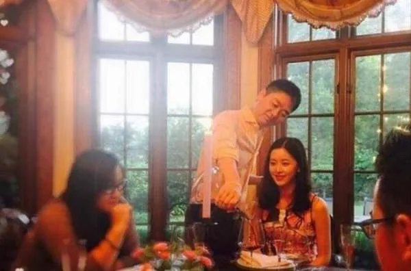 奶茶妹妹和刘强东为何如此甜蜜?