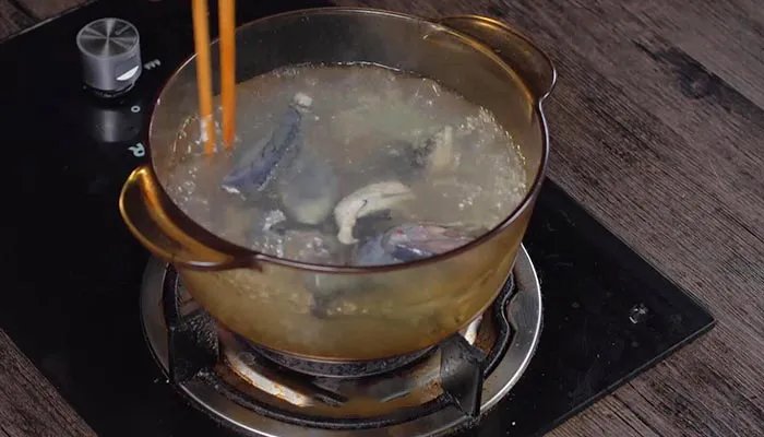 乌鸡汤怎么做好喝 乌鸡汤的做法