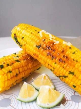 辣味黄油香烤玉米