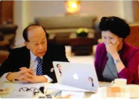 李嘉诚的红颜知己是谁?