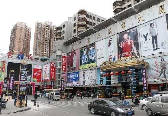 东莞最大的服装批发市场在哪里？