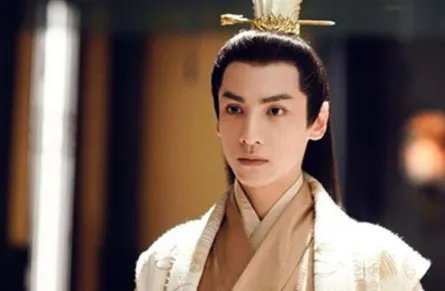 《白发》容乐和容齐的真正关系是什么?容齐的内心世界在承受些什么?