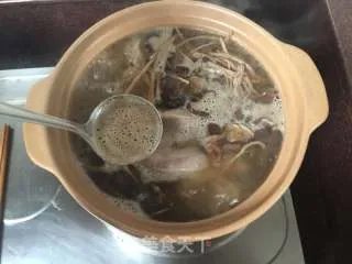 猪舌茶树菇汤