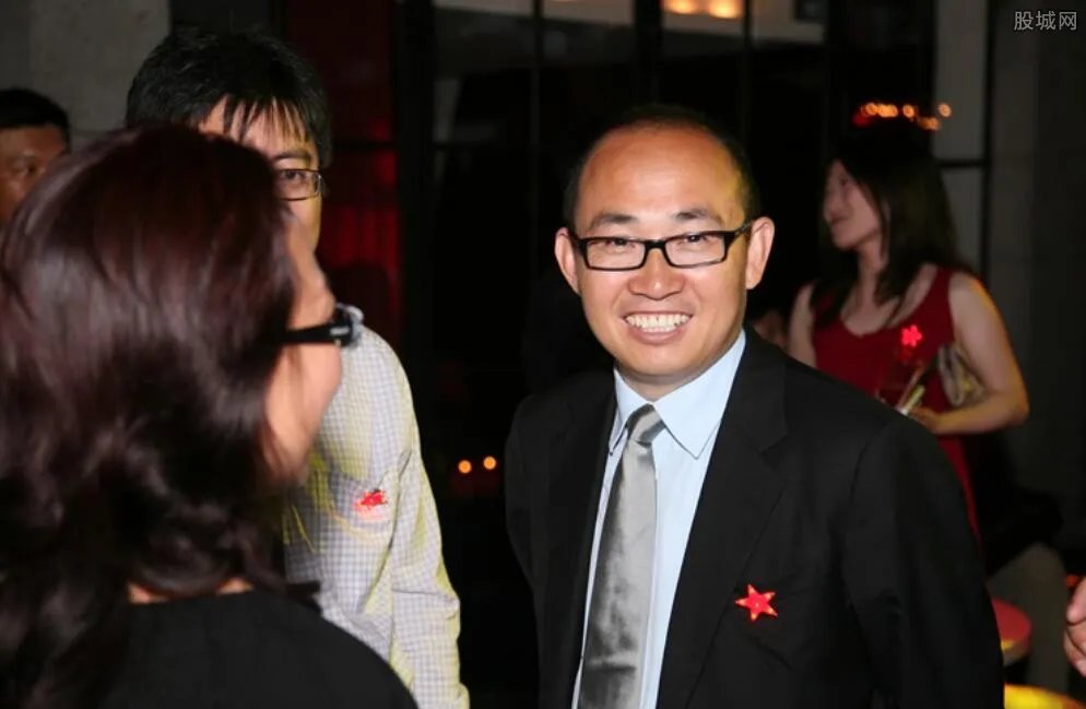 潘石屹为什么卖掉soho中国 目前身价多少亿元
