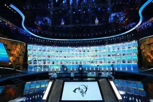 你觉得央视主持人中谁还适合主持《中国诗词大会》?