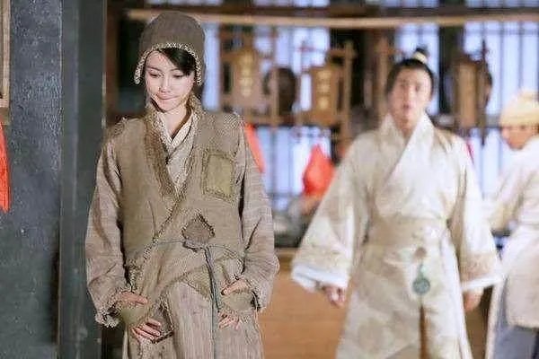 女明星扮演乞丐,那个一个最像真正的“苏企鹅”?那个最美?