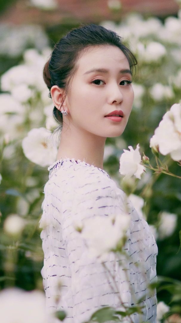 周扬青生图翻车,“天鹅颈”对女明星究竟有多重要?