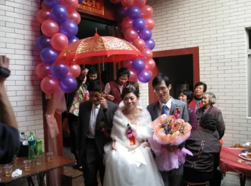 接新娘的女的注意事项 随男方接亲的女孩叫什么