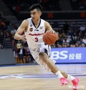 高尚在训练中发笑,杜峰怒斥高尚“别让我当着全国媒体的面把你赶出去”,你怎么看?