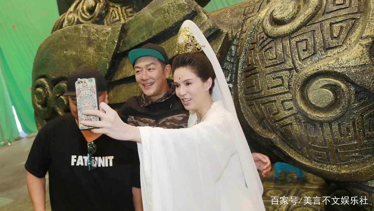 李若彤近况曝光,被富豪辜负10年,54岁未嫁的生活是怎样的?