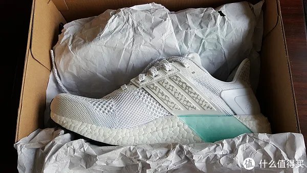 貌美如花、实力超群:白色的adidas 阿迪达斯 ultra boost 跑步鞋