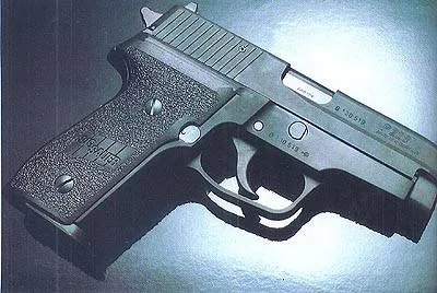 P228型自动手枪的装备