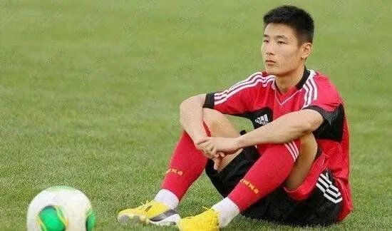 为什么武磊打进一个世界级单刀球后,没有人提出武磊为何不过掉后卫和门将射空门?