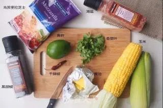 辣味黄油香烤玉米