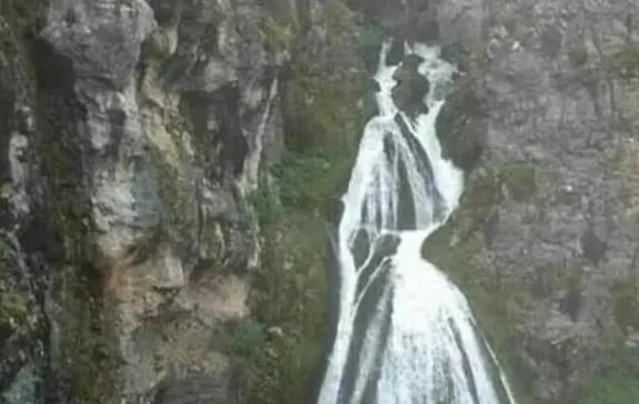 世界上最神奇的新娘瀑布，为何一下雨就会流出“新娘”？
