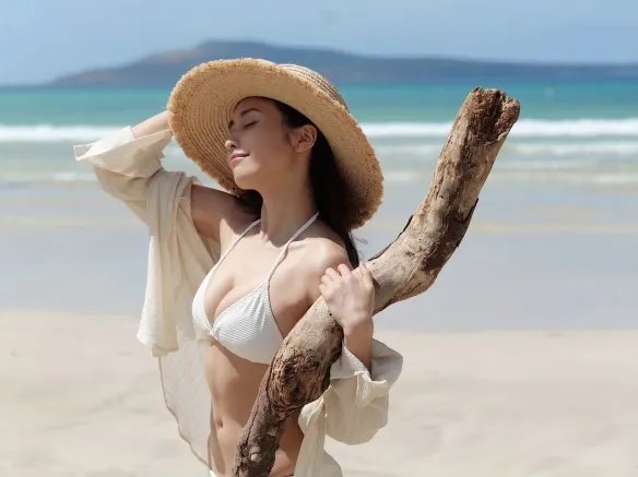 火辣娇躯叫你鼻血直流！11区性感美女佐野ひなこ福利图