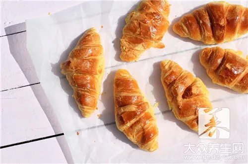 如何用面包机做面包更松软好吃       