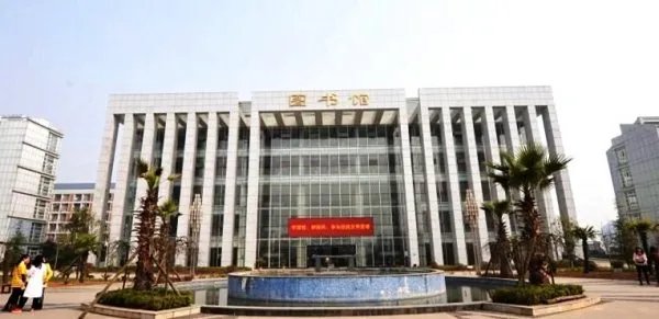 贵阳学院图书馆的馆员情况