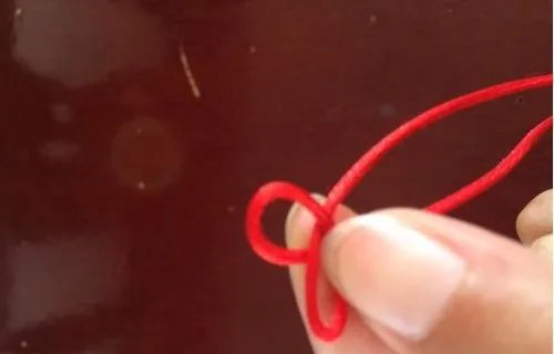 红绳手链怎么编织?