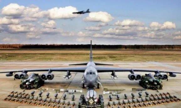 B-52轰炸机究竟有多大？