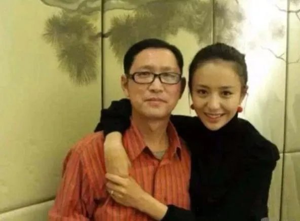 佟丽娅父亲曾发文祝贺陈思诚,为何被网友质疑“力破离婚用力过猛”?
