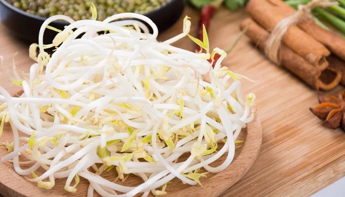 豆芽变成绿色的了还能吃吗 豆芽变绿色还可以吃吗