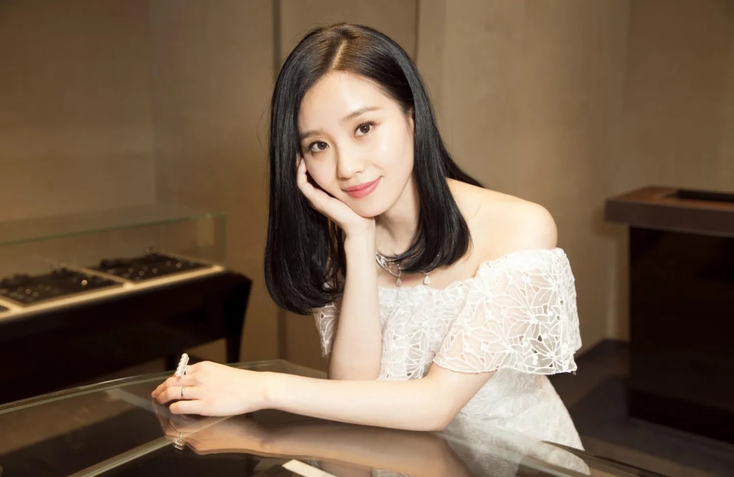 《新闻联播》里的刘诗诗,与电视剧中的她有何不同?
