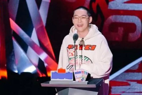 《吐槽大会》也有提词器,现场的效果是否也是剧本需要?