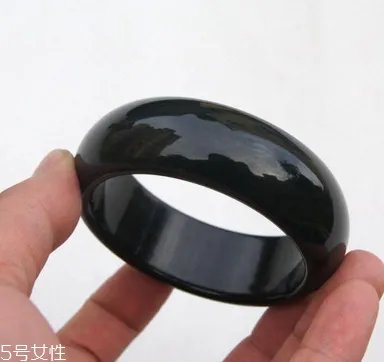 墨玉手镯有什么功效 这些好处不能错过