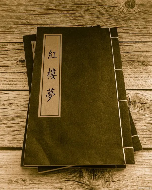 “交头接耳”这个成语,出自哪个作品?