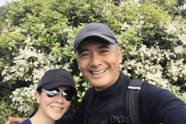 黄日华女儿为周润发庆生，周润发在中国影视界有怎样的地位？