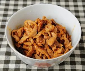 蒜苗肉丝的做法步骤图，蒜苗肉丝怎么做好吃