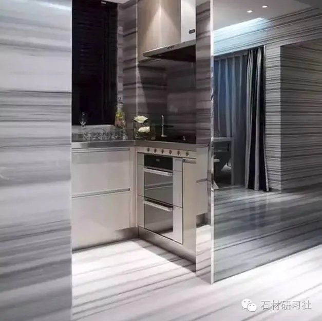 具有视觉延伸效果的直纹白大理石及装饰应用案例