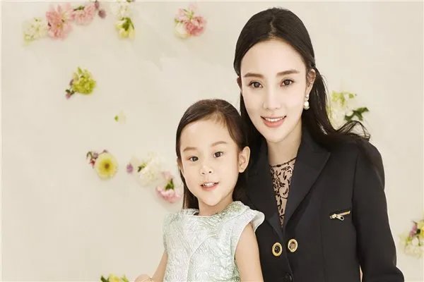 贾乃亮李小璐终于宣布离婚,相比较两人的同台表演前后都有哪些变化?