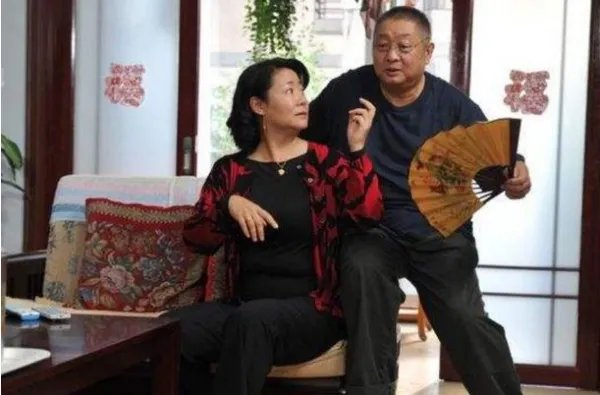 萨日娜曾经因长相被导演骂过，这是咋回事？