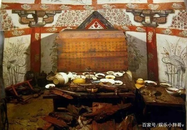 专家入墓之后,看到一桌残剩酒菜,这是什么情况?谁在里面?