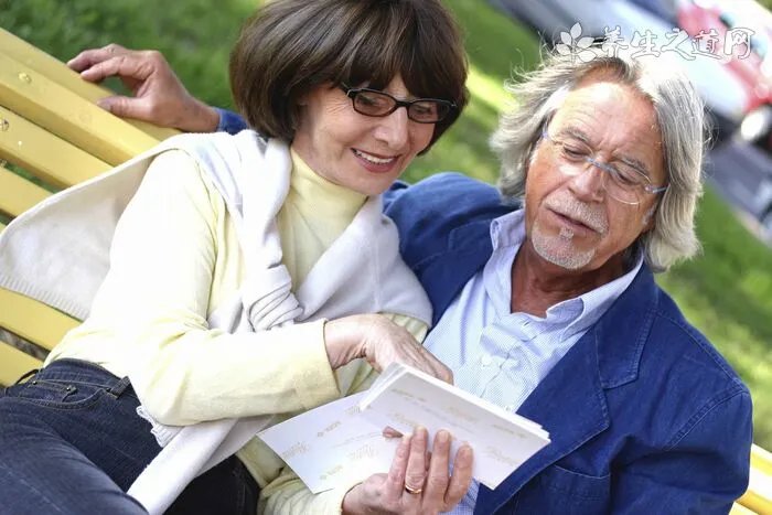 如何摘掉眼镜