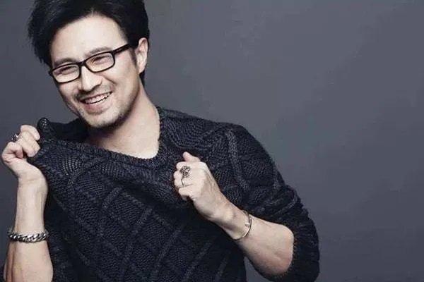 汪峰筹备新专辑，准备发布新歌，粉丝对此有何期待呢？