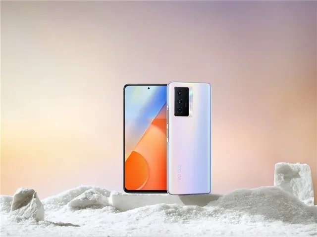 千元满血续航王：iQOO Z5“造梦空间”配色今日正式开售
