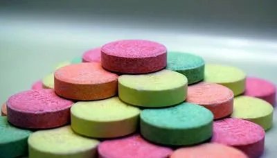 复方草珊瑚含片和金嗓子喉片哪个效果好