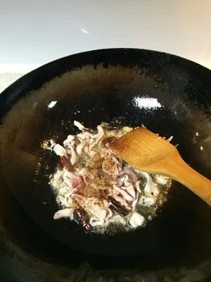 蒜苗肉丝的做法步骤图，蒜苗肉丝怎么做好吃