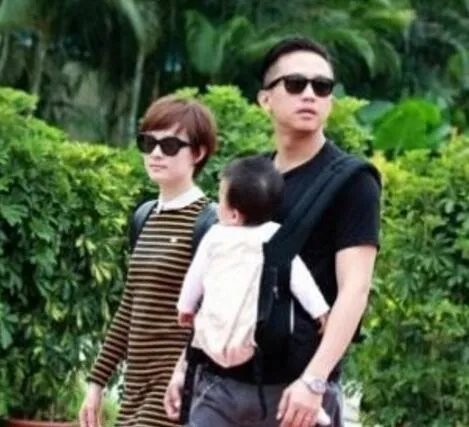 孙俪邓超儿子女儿近况被扒 网友呼其女儿好可爱