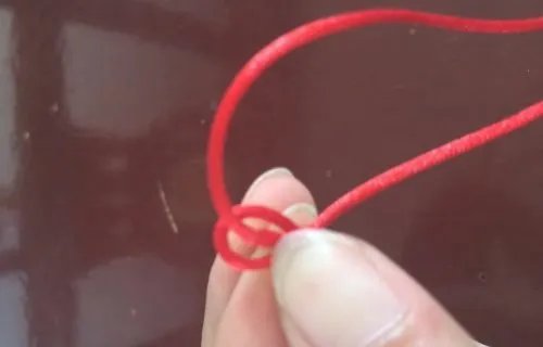 红绳手链怎么编织?