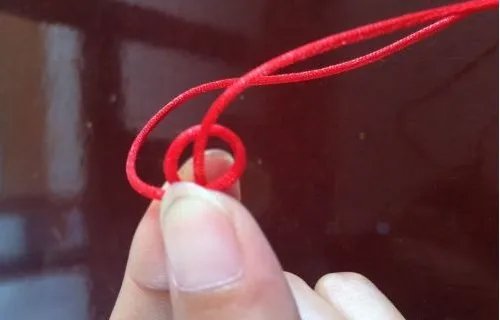 红绳手链怎么编织?