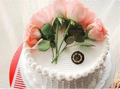 浪漫婚礼蛋糕怎么选  2017浪漫婚礼蛋糕图片