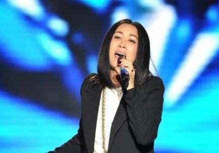 那英近况,她儿女双全,儿子皮肤黝黑像前夫,女儿可爱像现任丈夫,如何看?