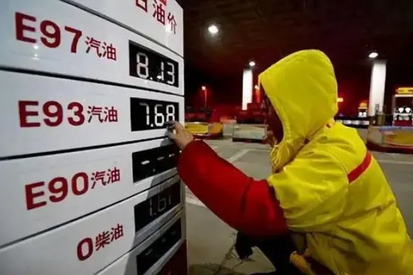 油价或迎今年首次大幅下调，影响油价涨幅的主要因素有哪些？