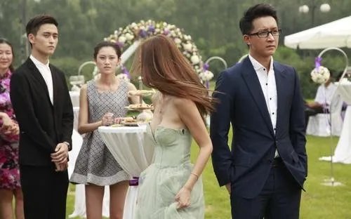 女朋友总是对前女友刨根问底，应该和现任聊前任吗？
